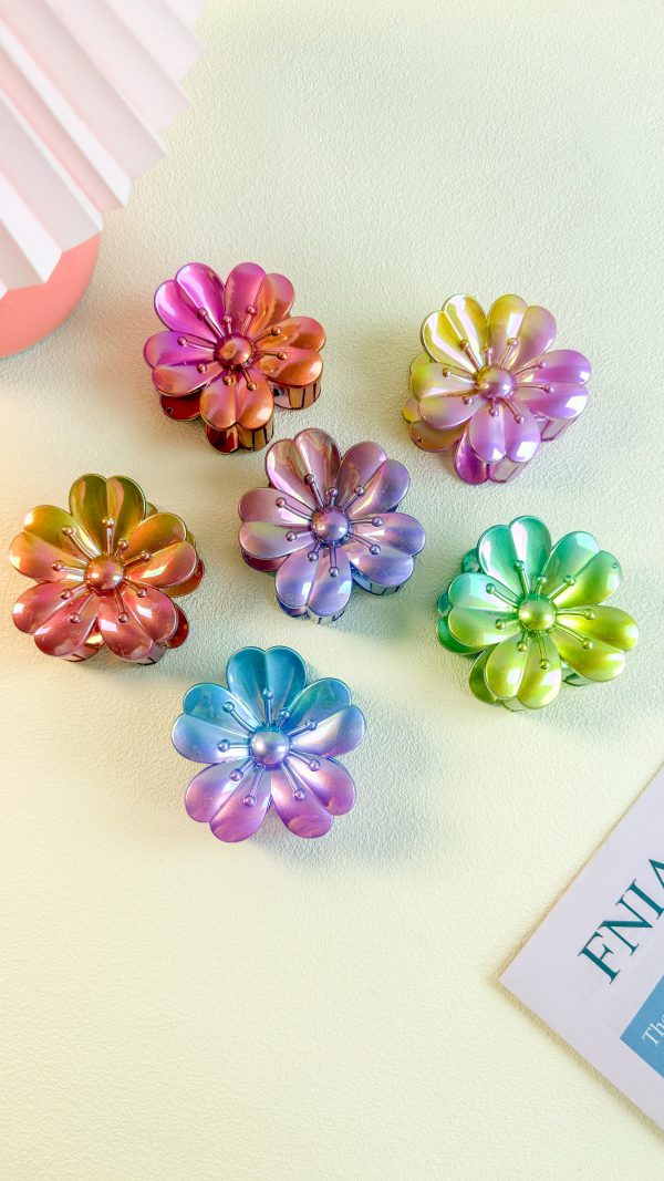 3D Pearlescent Daisy Hair Claws