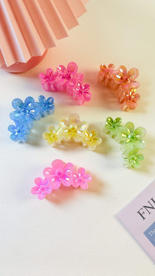Dreamlike Mixed Floral Hair Claw