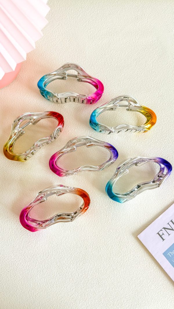 Glossy Wavy Y2K Hair Claw