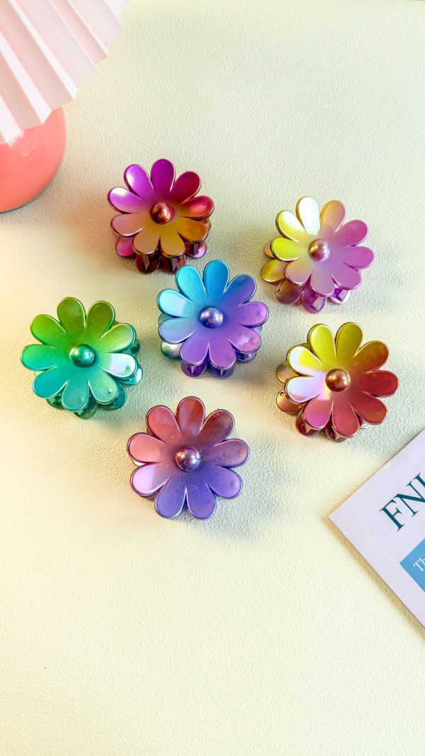 Gradient Metallic Daisy Claw