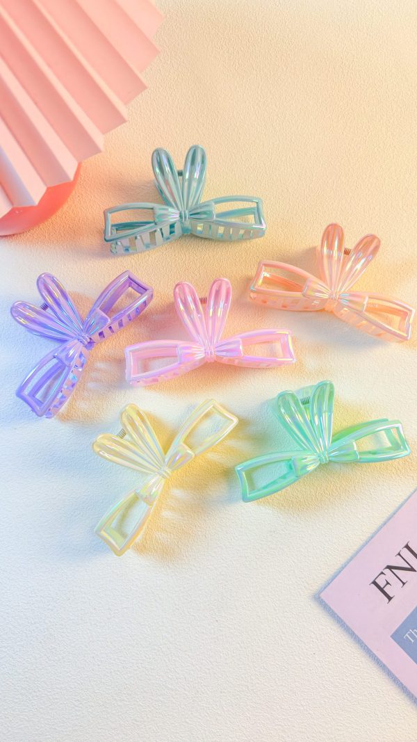 Hollow Iridescent Bow Claw