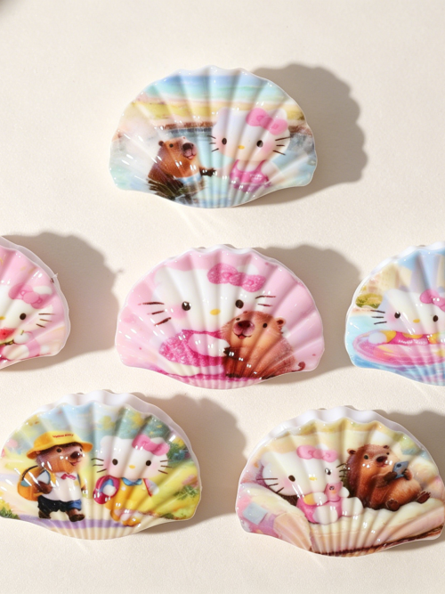 Pastel Shell Hello Kitty & Capybara Hair Claw