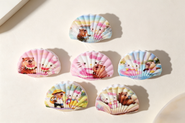 Pastel Shell Hello Kitty & Capybara Hair Claw