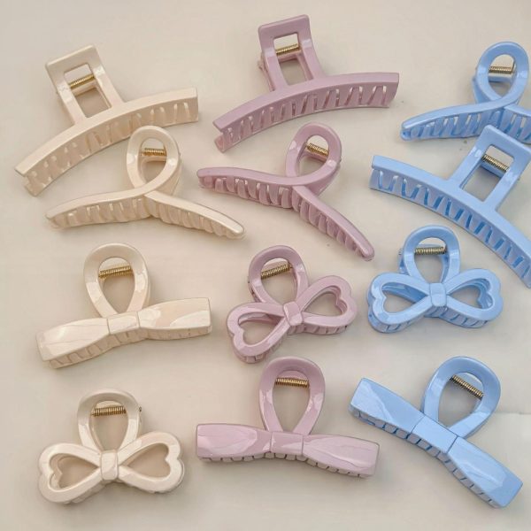 Cream Bow Grab Clip