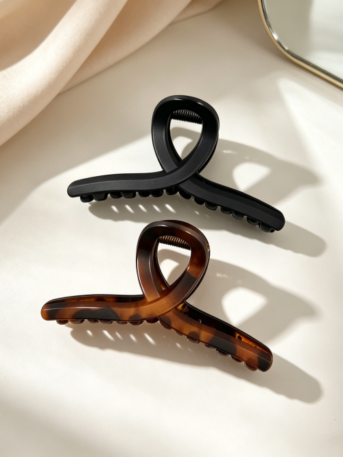 Matte & Tortoiseshell Twist Hair Claw Clips